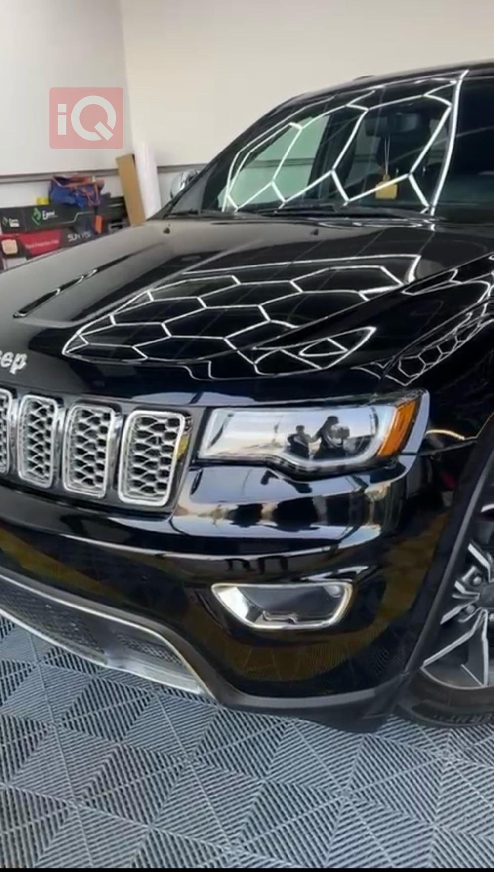 جیپ گراند شیرۆکی